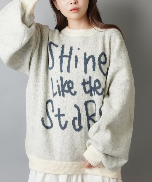 SPINNS（スピンズ）の「体型カバーも◎ゆるロゴジャガードニット/手書き風ロゴ（ニット/セーター・レディース・チャコール/ネイビー/ボルドー/アイボリー/グレー・ONESIZE）」の2枚目の写真