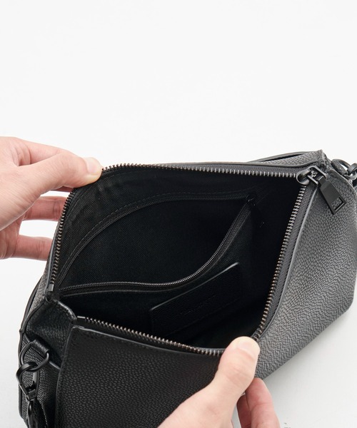 黒いレザー ミニショルダーバッグ ショルダーバッグ 本革 ブラック 黒 ミニショルダー スクエア 大人