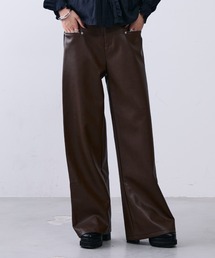 MONOe（モノエ）の「ベルト付きフェイクレザーストレートパンツ（その他パンツ）」
