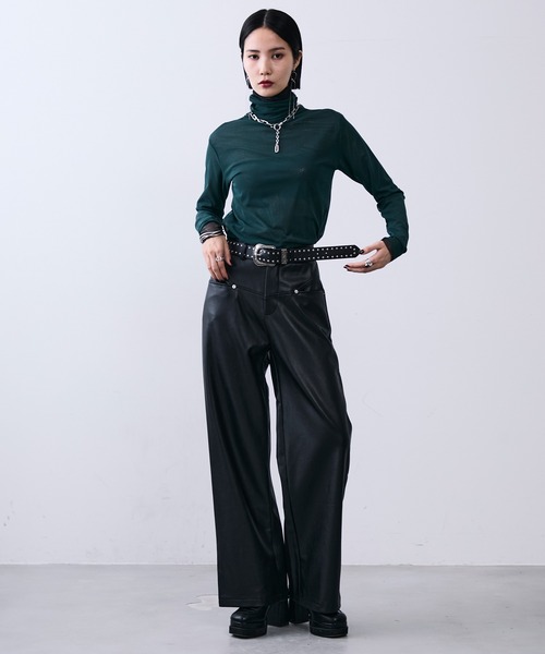 MONOe(モノエ)の「ベルト付きフェイクレザーストレートパンツ(その他パンツ・レディース・ブラウン/ブラック・L/M/S)」の7枚目の写真