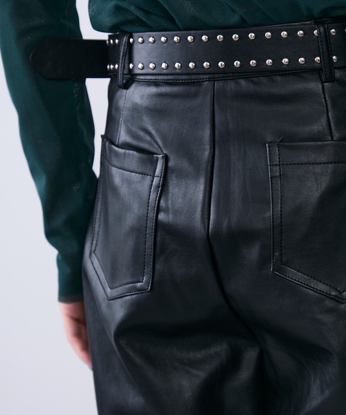 MONOe(モノエ)の「ベルト付きフェイクレザーストレートパンツ(その他パンツ・レディース・ブラウン/ブラック・L/M/S)」の3枚目の写真