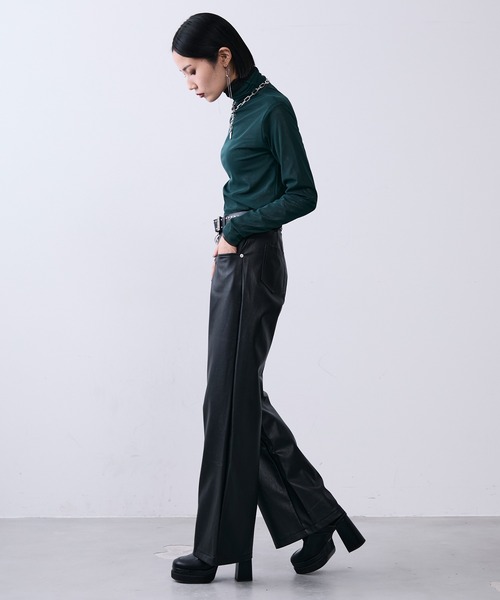 MONOe(モノエ)の「ベルト付きフェイクレザーストレートパンツ(その他パンツ・レディース・ブラウン/ブラック・L/M/S)」の9枚目の写真