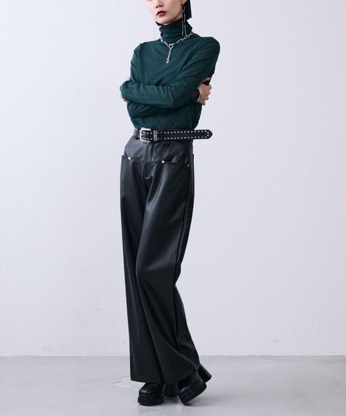 MONOe(モノエ)の「ベルト付きフェイクレザーストレートパンツ(その他パンツ・レディース・ブラウン/ブラック・L/M/S)」の6枚目の写真