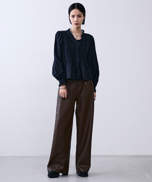 MONOe(モノエ)の「ベルト付きフェイクレザーストレートパンツ(その他パンツ・レディース・ブラウン/ブラック・L/M/S)」の19枚目の写真