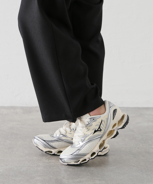 MIZUNO(ミズノ )の「MIZUNO/ミズノ WAVE PROPHECY LS(スニーカー・レディース・アイボリー/ブラウン・25cm/24.5cm/24cm/23.5cm)」の12枚目の写真