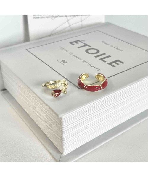 tone(トーン)の「【88eighty-eight】アンティークワインレッド薔薇リング2点セット【import】(MA)(リング・レディース・ゴールド・FREE)」の2枚目の写真