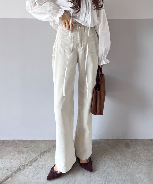 Flugge(フラッジー)の「コーデュロイセミフレアパンツ(その他パンツ・レディース・ベージュ・MEDIUM)」の2枚目の写真
