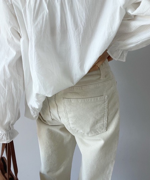 Flugge(フラッジー)の「コーデュロイセミフレアパンツ(その他パンツ・レディース・ベージュ・MEDIUM)」の6枚目の写真