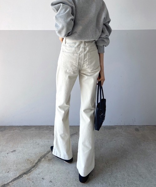 Flugge(フラッジー)の「コーデュロイセミフレアパンツ(その他パンツ・レディース・ベージュ・MEDIUM)」の15枚目の写真