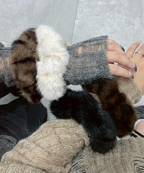 WEGO（ウィゴー）の「WEGO/ボリュームファーシュシュ（シュシュ・レディース・その他3/ブラック/その他2/その他1・FREE）」の5枚目の写真