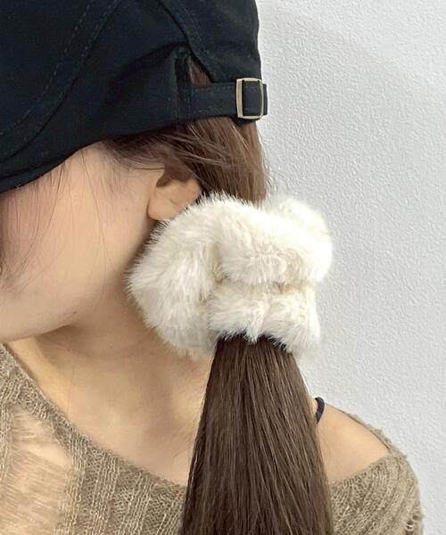 WEGO（ウィゴー）の「WEGO/ボリュームファーシュシュ（シュシュ・レディース・その他3/ブラック/その他2/その他1・FREE）」の6枚目の写真