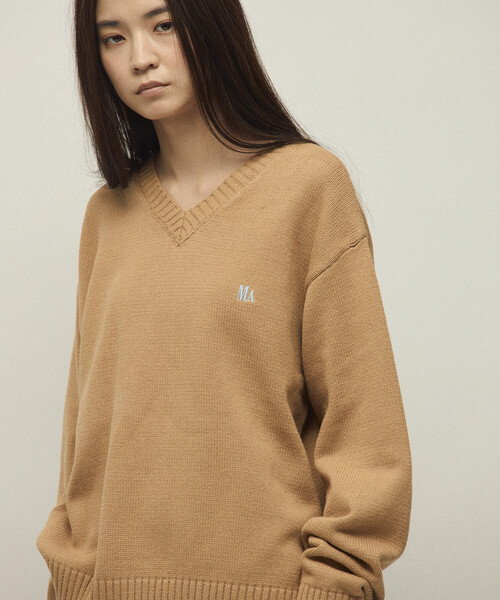 Firsthand（ファーストハンド）の「MA Firsthand/マ ファーストハンド MA ワンポイントロゴ刺繍 Vネックニット（ニット/セーター・レディース・ネイビー/キャメル/チャコールグレー・FREE）」の16枚目の写真
