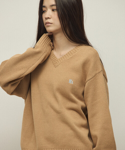 Firsthand（ファーストハンド）の「MA Firsthand/マ ファーストハンド MA ワンポイントロゴ刺繍 Vネックニット（ニット/セーター・レディース・ネイビー/キャメル/チャコールグレー・FREE）」の17枚目の写真