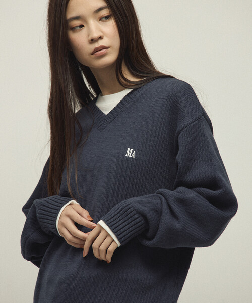 Firsthand（ファーストハンド）の「MA Firsthand/マ ファーストハンド MA ワンポイントロゴ刺繍 Vネックニット（ニット/セーター・レディース・ネイビー/キャメル/チャコールグレー・FREE）」の18枚目の写真