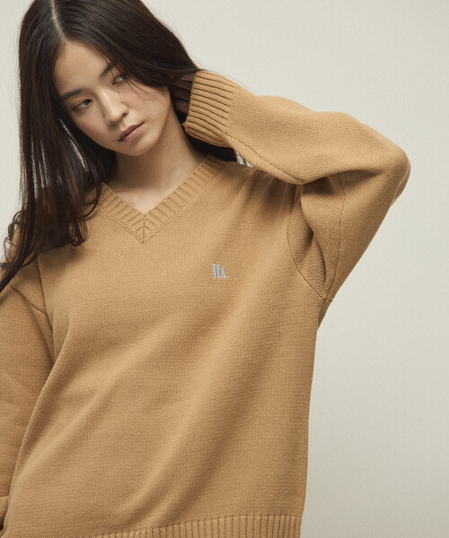 Firsthand（ファーストハンド）の「MA Firsthand/マ ファーストハンド MA ワンポイントロゴ刺繍 Vネックニット（ニット/セーター・レディース・ネイビー/キャメル/チャコールグレー・FREE）」の5枚目の写真