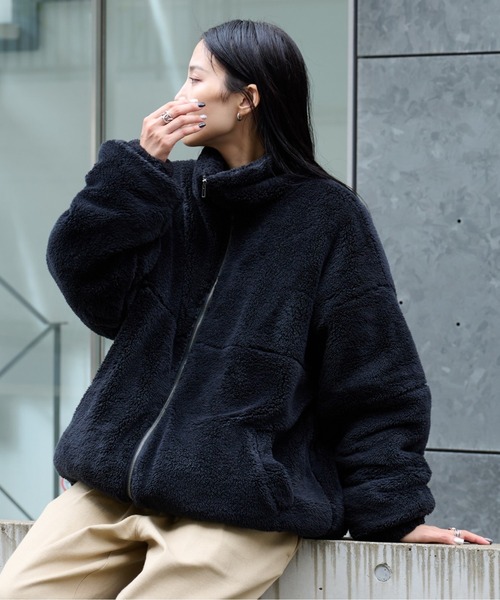 COLONY 2139(コロニートゥーワンスリーナイン)の「シャギーフリースBIGスタンドブルゾン(ブルゾン・メンズ・ブラック/ベージュ/ホワイト・MEDIUM/LARGE)」の3枚目の写真