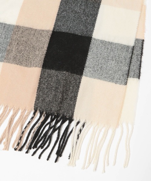 LAKOLE(ラコレ)の「アソートチェックマフラー / 574773(マフラー・レディース・ブラック/パープル/オフホワイト/ブルー/レッド/グリーン/ブラウン・FREE)」の11枚目の写真