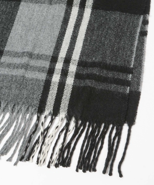 LAKOLE(ラコレ)の「アソートチェックマフラー / 574773(マフラー・レディース・ブラック/パープル/オフホワイト/ブルー/レッド/グリーン/ブラウン・FREE)」の12枚目の写真