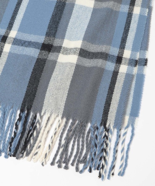 LAKOLE(ラコレ)の「アソートチェックマフラー / 574773(マフラー・レディース・ブラック/パープル/オフホワイト/ブルー/レッド/グリーン/ブラウン・FREE)」の16枚目の写真