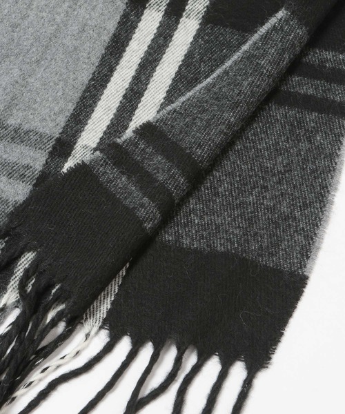 LAKOLE(ラコレ)の「アソートチェックマフラー / 574773(マフラー・レディース・ブラック/パープル/オフホワイト/ブルー/レッド/グリーン/ブラウン・FREE)」の18枚目の写真