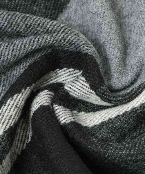 LAKOLE(ラコレ)の「アソートチェックマフラー / 574773(マフラー・レディース・ブラック/パープル/オフホワイト/ブルー/レッド/グリーン/ブラウン・FREE)」の22枚目の写真