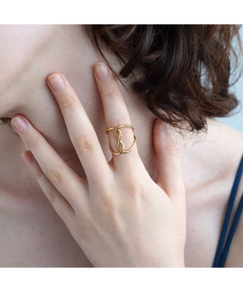 MELANGE（メランジェ）の「MELANGE Bezier ツイストリング（リング・レディース・ゴールド/シルバー・#11/#13）」の5枚目の写真