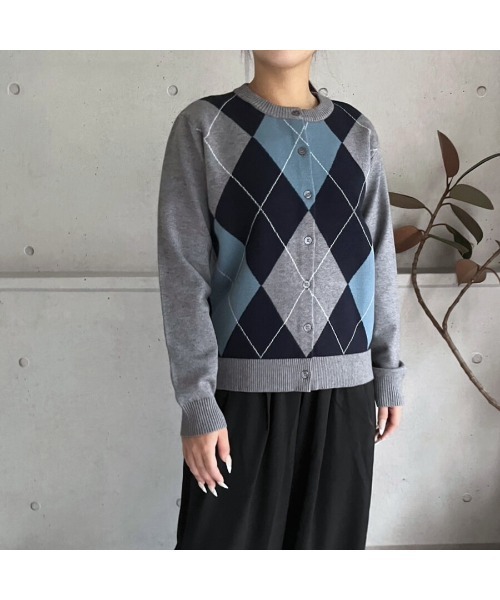 amini（アミニ）の「【2025 AW】アーガイル柄　クルーネックニットカーディガン（カーディガン/ボレロ・レディース・ブラック/チャコールグレー/ブラウン・MEDIUM）」の3枚目の写真