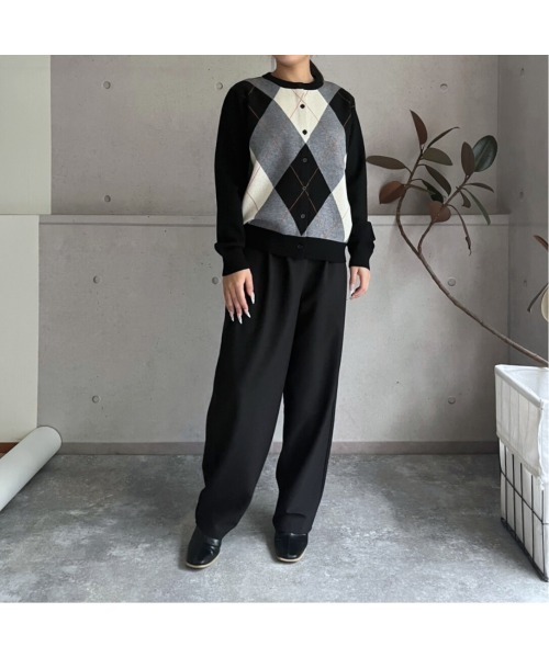 amini（アミニ）の「【2025 AW】アーガイル柄　クルーネックニットカーディガン（カーディガン/ボレロ・レディース・ブラック/チャコールグレー/ブラウン・MEDIUM）」の4枚目の写真
