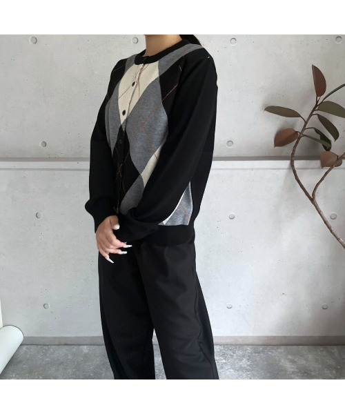 amini（アミニ）の「【2025 AW】アーガイル柄　クルーネックニットカーディガン（カーディガン/ボレロ・レディース・ブラック/チャコールグレー/ブラウン・MEDIUM）」の7枚目の写真