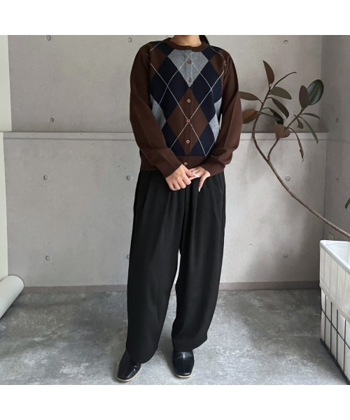 amini（アミニ）の「【2025 AW】アーガイル柄　クルーネックニットカーディガン（カーディガン/ボレロ・レディース・ブラック/チャコールグレー/ブラウン・MEDIUM）」の9枚目の写真