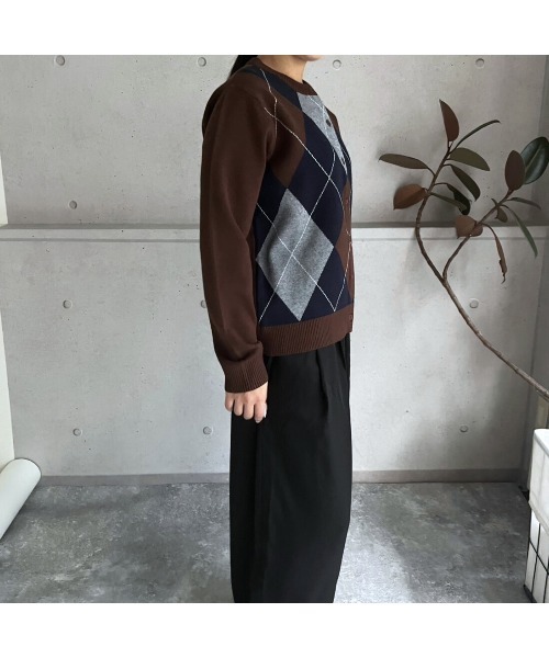 amini（アミニ）の「【2025 AW】アーガイル柄　クルーネックニットカーディガン（カーディガン/ボレロ・レディース・ブラック/チャコールグレー/ブラウン・MEDIUM）」の13枚目の写真