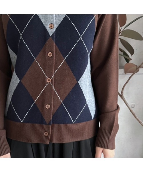 amini（アミニ）の「【2025 AW】アーガイル柄　クルーネックニットカーディガン（カーディガン/ボレロ・レディース・ブラック/チャコールグレー/ブラウン・MEDIUM）」の17枚目の写真