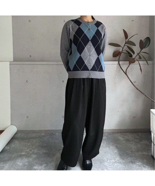 amini（アミニ）の「【2025 AW】アーガイル柄　クルーネックニットカーディガン（カーディガン/ボレロ・レディース・ブラック/チャコールグレー/ブラウン・MEDIUM）」の18枚目の写真