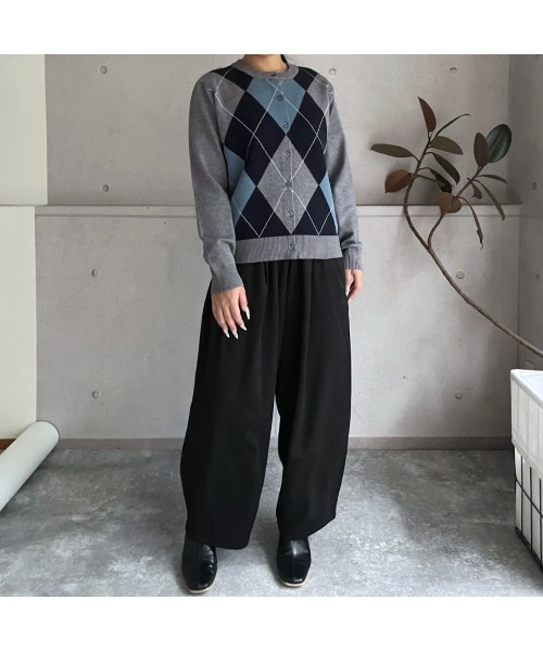 amini（アミニ）の「【2025 AW】アーガイル柄　クルーネックニットカーディガン（カーディガン/ボレロ・レディース・ブラック/チャコールグレー/ブラウン・MEDIUM）」の20枚目の写真