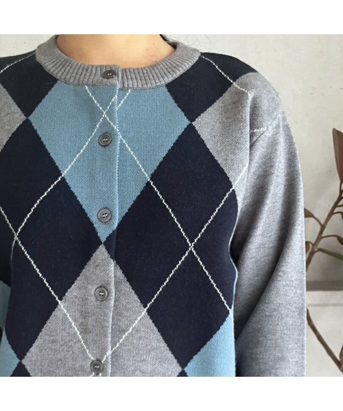 amini（アミニ）の「【2025 AW】アーガイル柄　クルーネックニットカーディガン（カーディガン/ボレロ・レディース・ブラック/チャコールグレー/ブラウン・MEDIUM）」の22枚目の写真