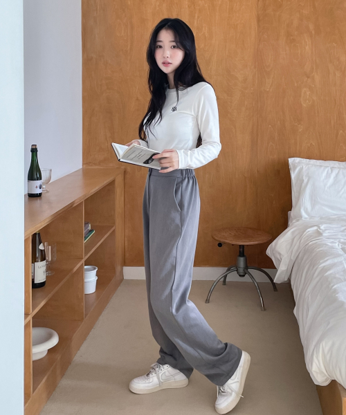 muahmuah（ムーアムーア）の「ステッチロゴベーシック長袖Tシャツ[3カラー]（Tシャツ/カットソー・レディース・カーキ/ブラック/ホワイト・FREE）」の4枚目の写真