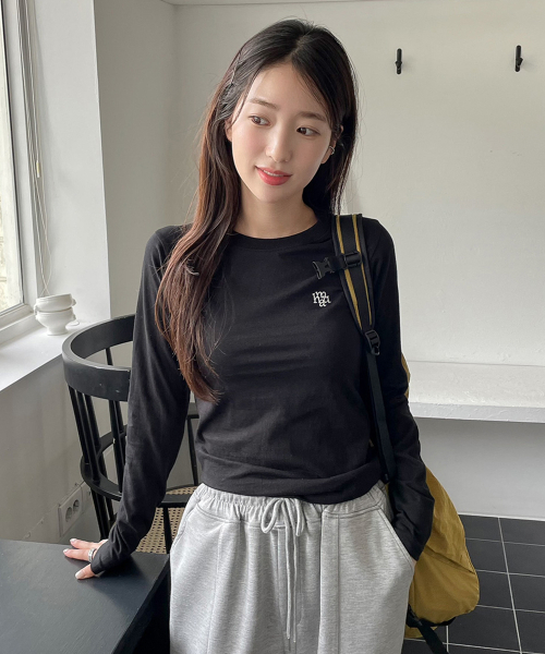 muahmuah（ムーアムーア）の「ステッチロゴベーシック長袖Tシャツ[3カラー]（Tシャツ/カットソー・レディース・カーキ/ブラック/ホワイト・FREE）」の5枚目の写真