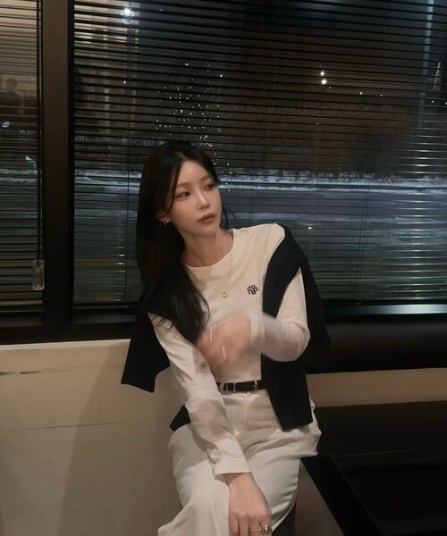 muahmuah（ムーアムーア）の「ステッチロゴベーシック長袖Tシャツ[3カラー]（Tシャツ/カットソー・レディース・カーキ/ブラック/ホワイト・FREE）」の7枚目の写真