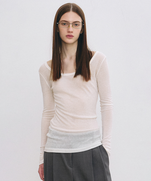 NICK&NICOLE(ニックアンドニコール)の「NICOLE MINIMAL LABEL SCOOP LS TOP_IVORY(Tシャツ/カットソー・レディース・その他・FREE)」の2枚目の写真