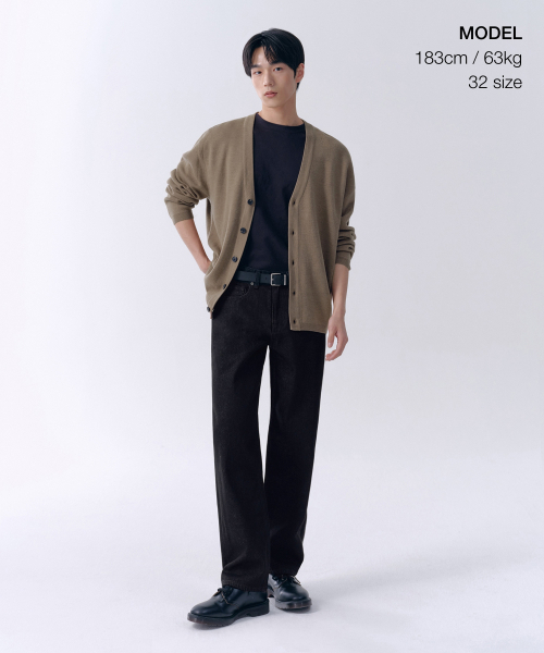 MUSINSA STANDARD（ムシンサスタンダード）の「ストレートデニムパンツ [ロー ブラック]（デニムパンツ・メンズ・その他・29/30/31/33/26/27/28/40/38/42/36/34/32）」の2枚目の写真