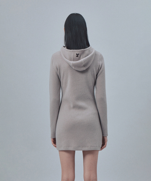 Rest&Recreation(レストアンドレクリエーション)の「HAIRY HOOD KNIT DRESS - BEIGE(ワンピース・レディース・その他・ONE)」の5枚目の写真