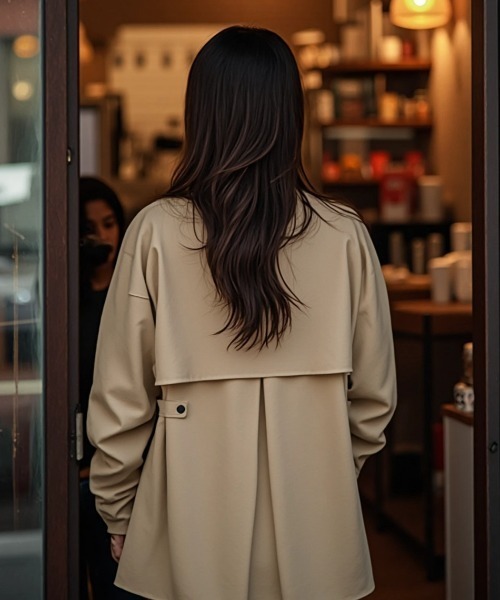 cammie(キャミー)の「トレンチ風ミドル丈コート(トレンチコート・レディース・アイボリー/ブラック・M/L)」の5枚目の写真