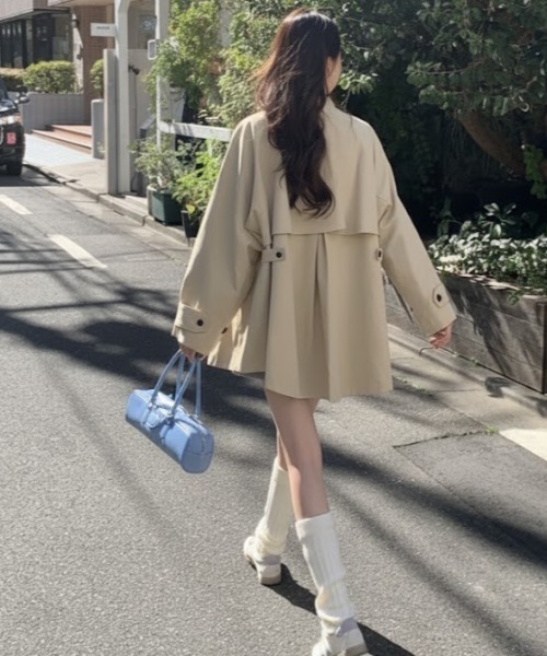 cammie(キャミー)の「トレンチ風ミドル丈コート(トレンチコート・レディース・アイボリー/ブラック・M/L)」の3枚目の写真