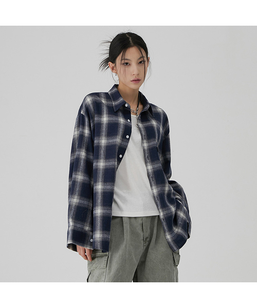 ACOVER(オコボ)の「タータンポケットチェックシャツオーバーサイズ3カラー(シャツ/ブラウス・レディース・ブラック/ネイビー/ベージュ・FREE)」の3枚目の写真