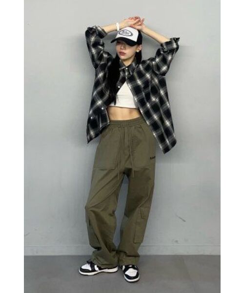 ACOVER(オコボ)の「タータンポケットチェックシャツオーバーサイズ3カラー(シャツ/ブラウス・レディース・ブラック/ネイビー/ベージュ・FREE)」の15枚目の写真
