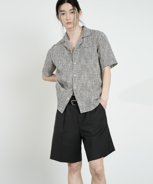 DUSTYWHITE(ダスティーホワイト)の「ブラックピンストライプショートパンツ(その他パンツ・メンズ・その他・SMALL/MEDIUM/LARGE)」の1枚目の写真