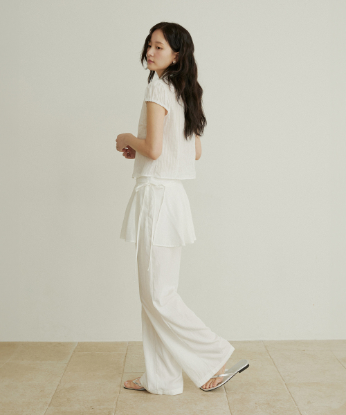 ADAUL(アダウル)の「Nylon flare layered skirt pants - white(その他パンツ・レディース・ホワイト・SMALL/MEDIUM)」の3枚目の写真