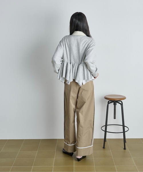 THE YOn（ザヨン）の「イレギュラーヘムペプラムラガーポロトップス（スウェット・レディース・チャコールグレー/グレー/キャメル・FREE）」の14枚目の写真