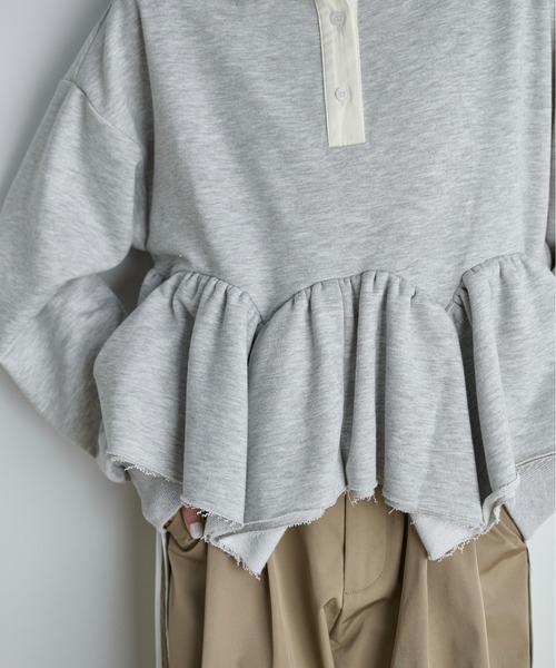 THE YOn（ザヨン）の「イレギュラーヘムペプラムラガーポロトップス（スウェット・レディース・チャコールグレー/グレー/キャメル・FREE）」の10枚目の写真