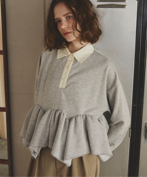 THE YOn（ザヨン）の「イレギュラーヘムペプラムラガーポロトップス（スウェット・レディース・チャコールグレー/グレー/キャメル・FREE）」の15枚目の写真